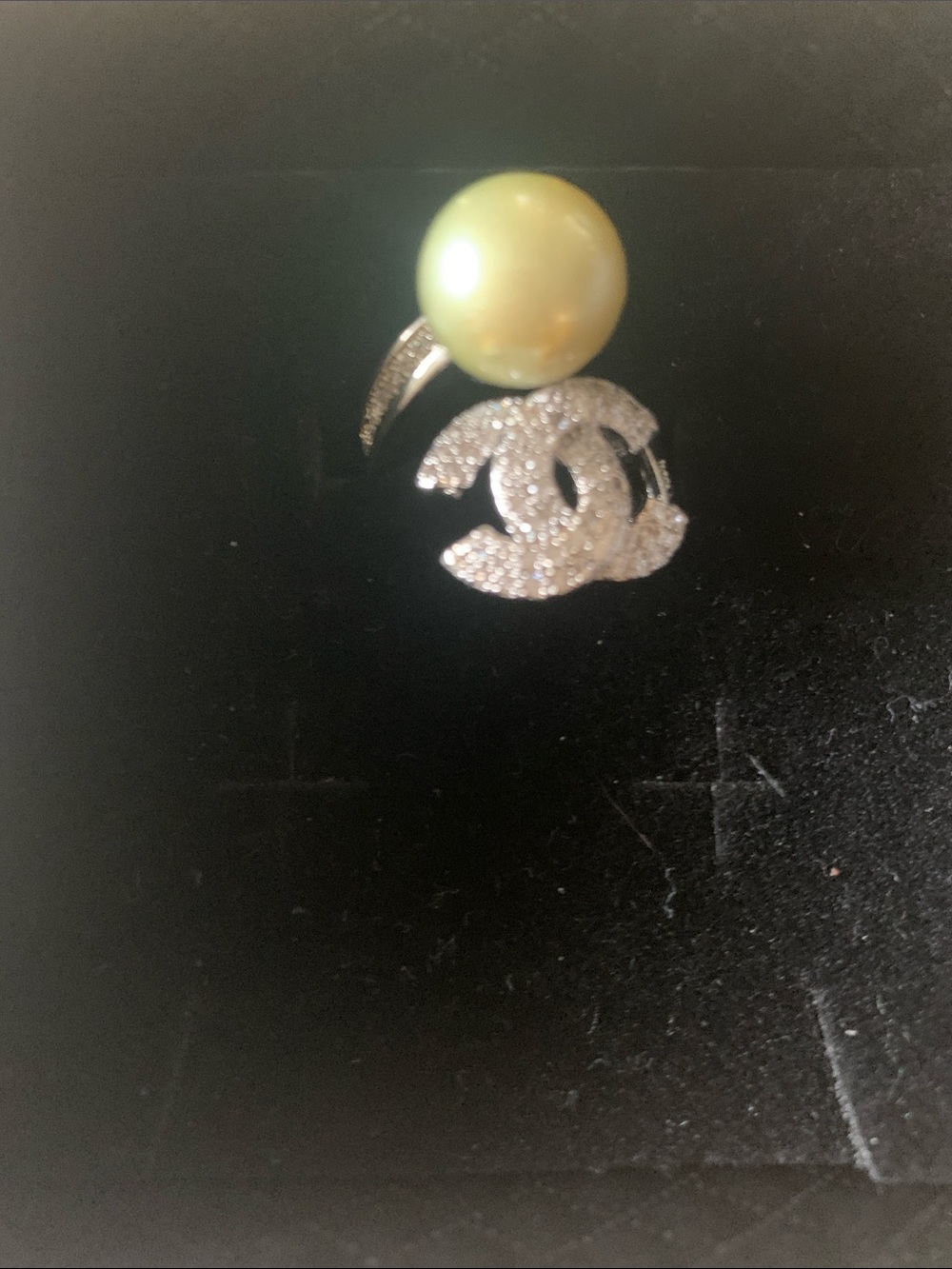 Avocado south sea pearl ring w/signity diamonds in Chanel logo